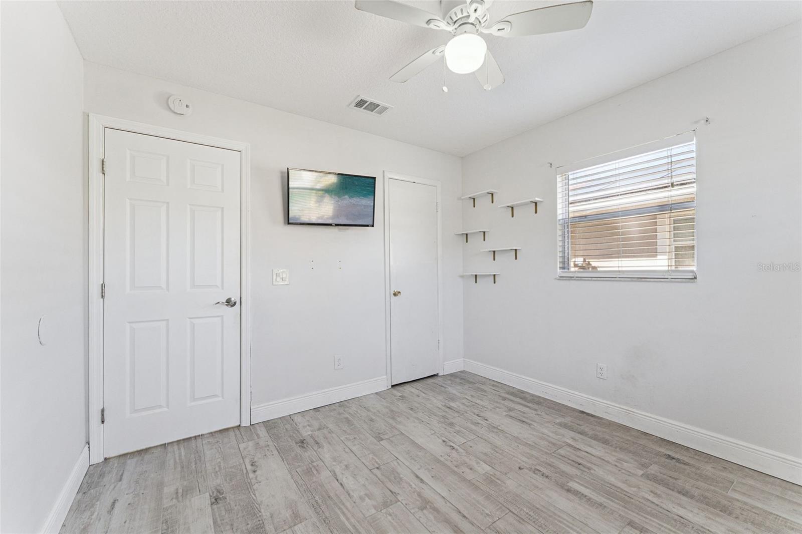 Image 18 of 35 For 206 Montana Avenue