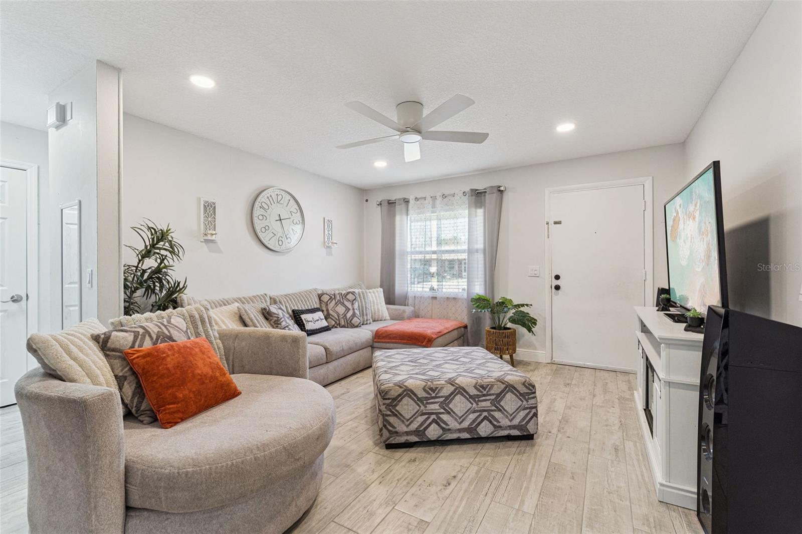 Image 5 of 35 For 206 Montana Avenue