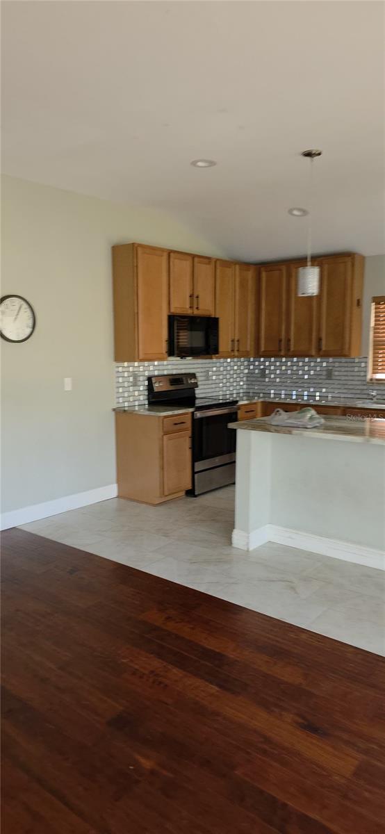 Image 2 of 11 For 35138 Meadow Reach Drive