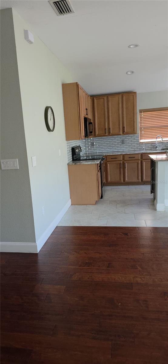 Image 4 of 11 For 35138 Meadow Reach Drive