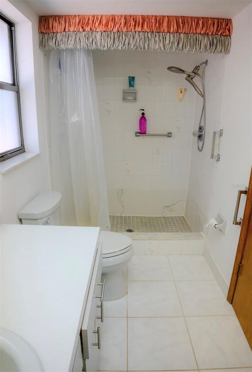 Image 48 of 78 For 4150 Apopka Avenue