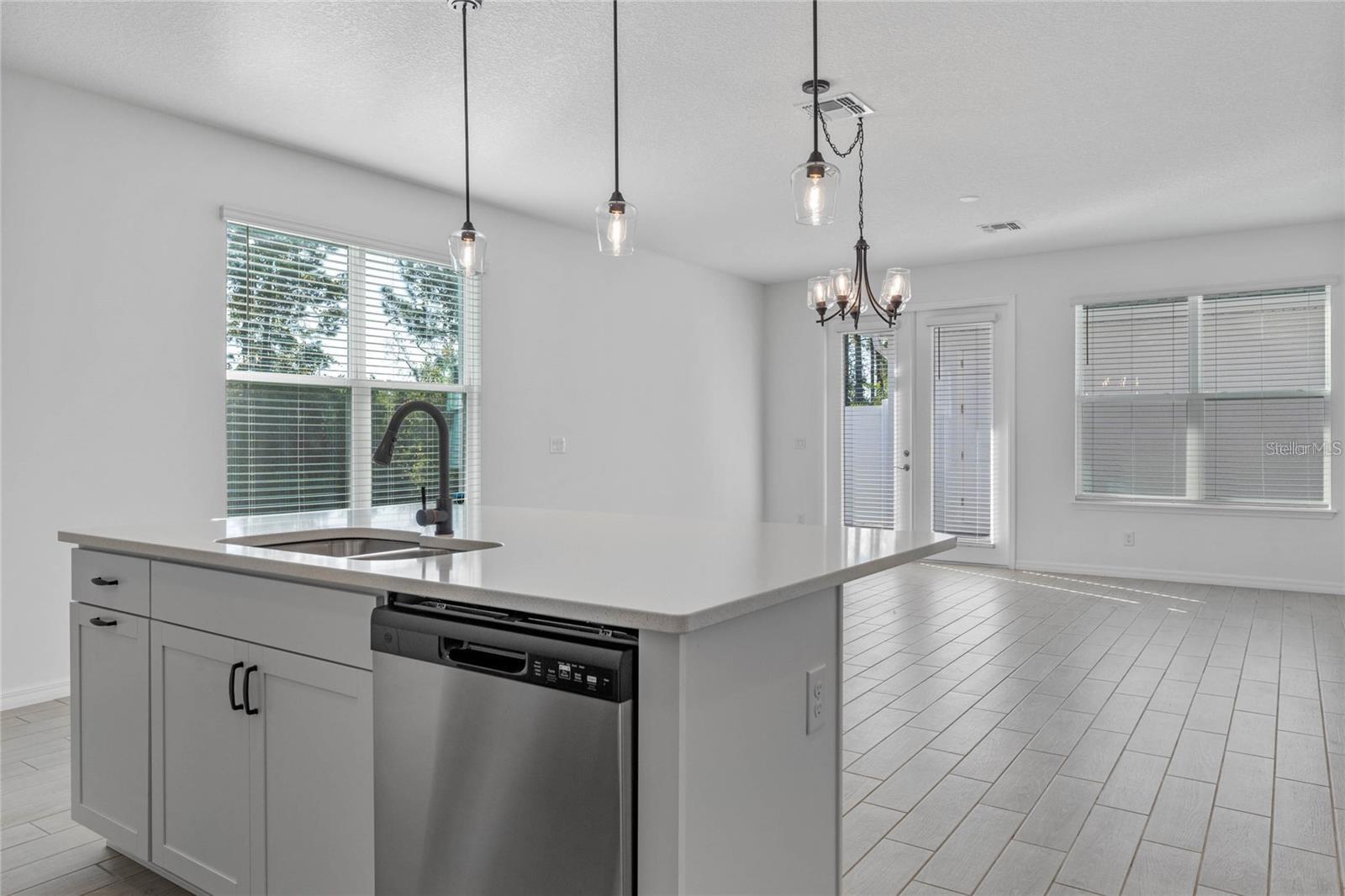 Image 17 of 48 For 15605 Jungle Alley