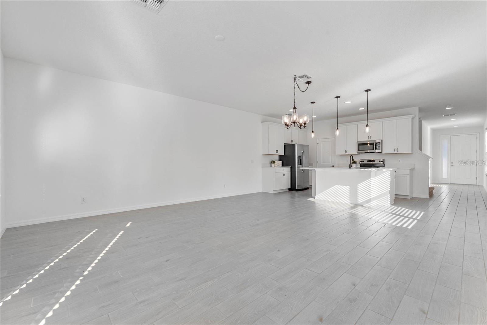 Image 21 of 48 For 15605 Jungle Alley