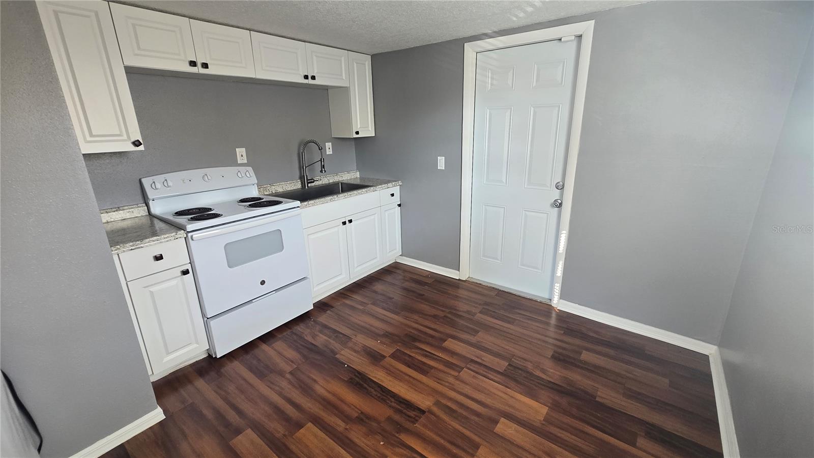 Image 5 of 12 For 1803 Summerlin Avenue