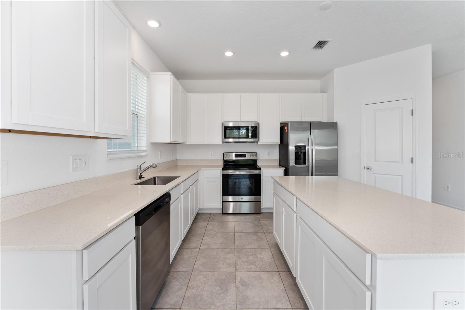 Image 9 of 28 For 566 Hatteras Road