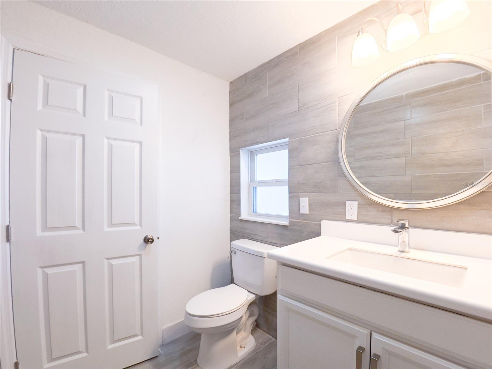 Listing photo id 8 for 702 Hillsboro Street