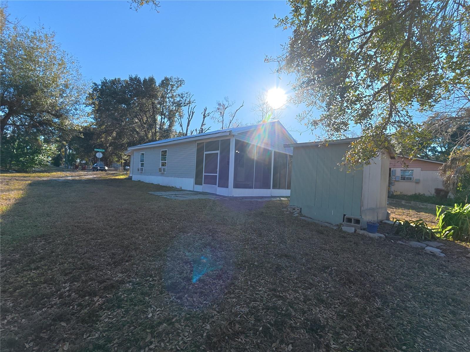 Listing photo id 14 for 702 Hillsboro Street