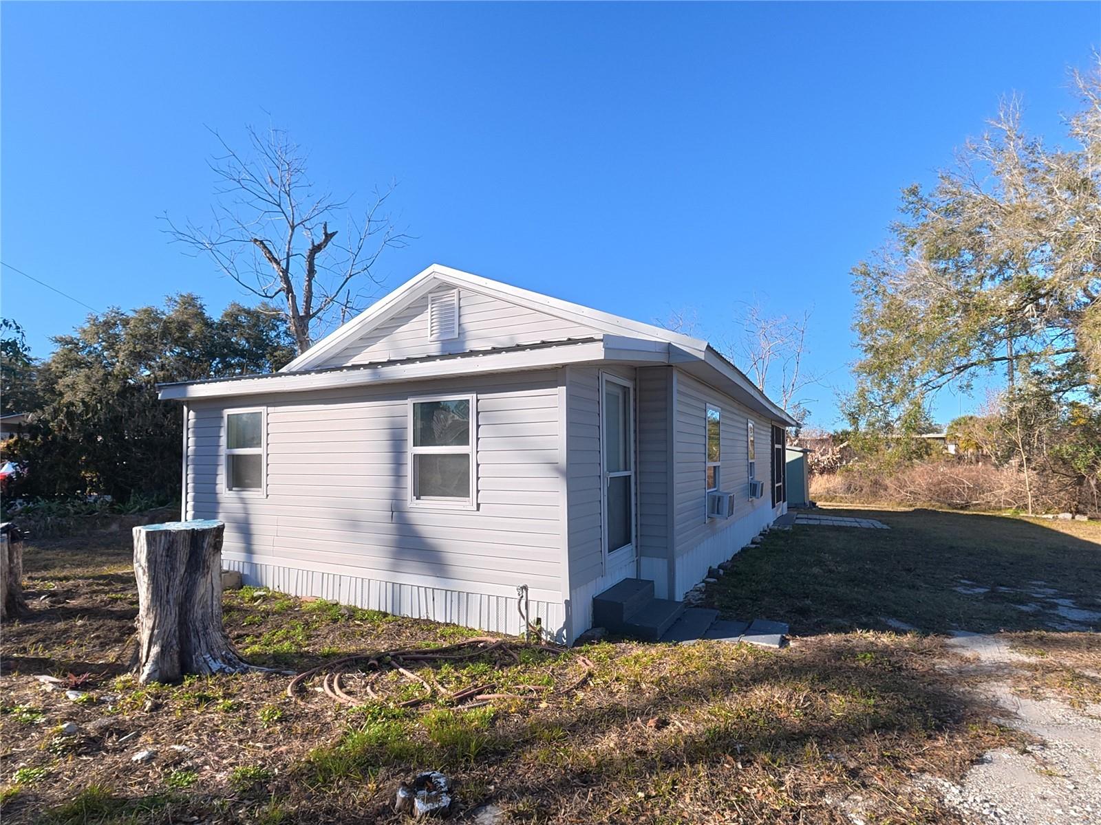 Listing photo id 16 for 702 Hillsboro Street