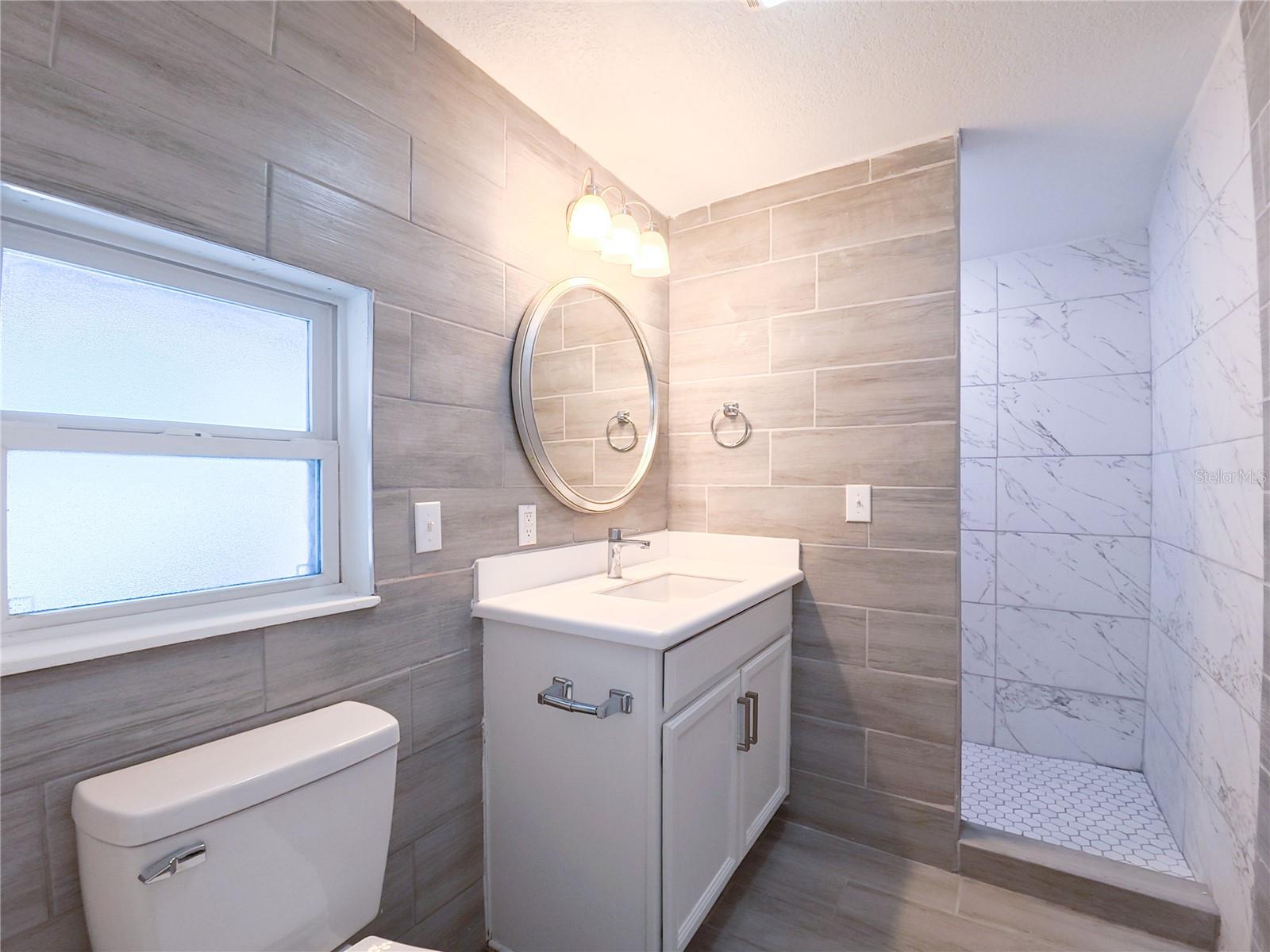 Listing photo id 6 for 702 Hillsboro Street