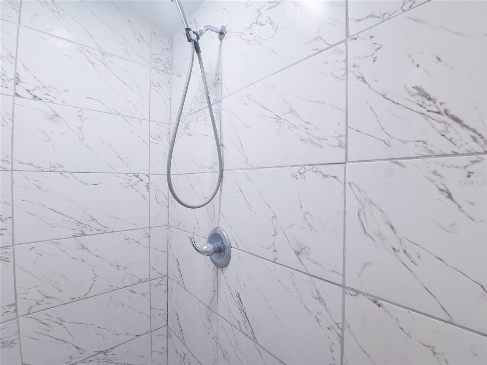 Listing photo id 7 for 702 Hillsboro Street