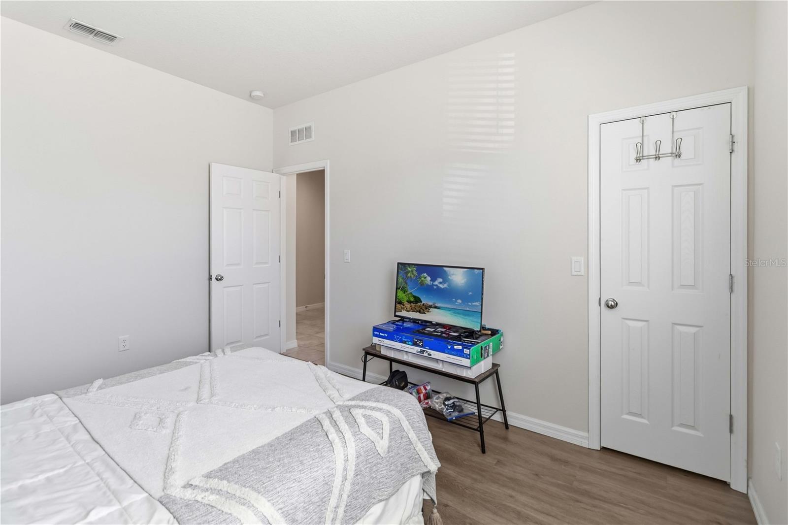 Image 16 of 28 For 17241 Goldcrest Loop