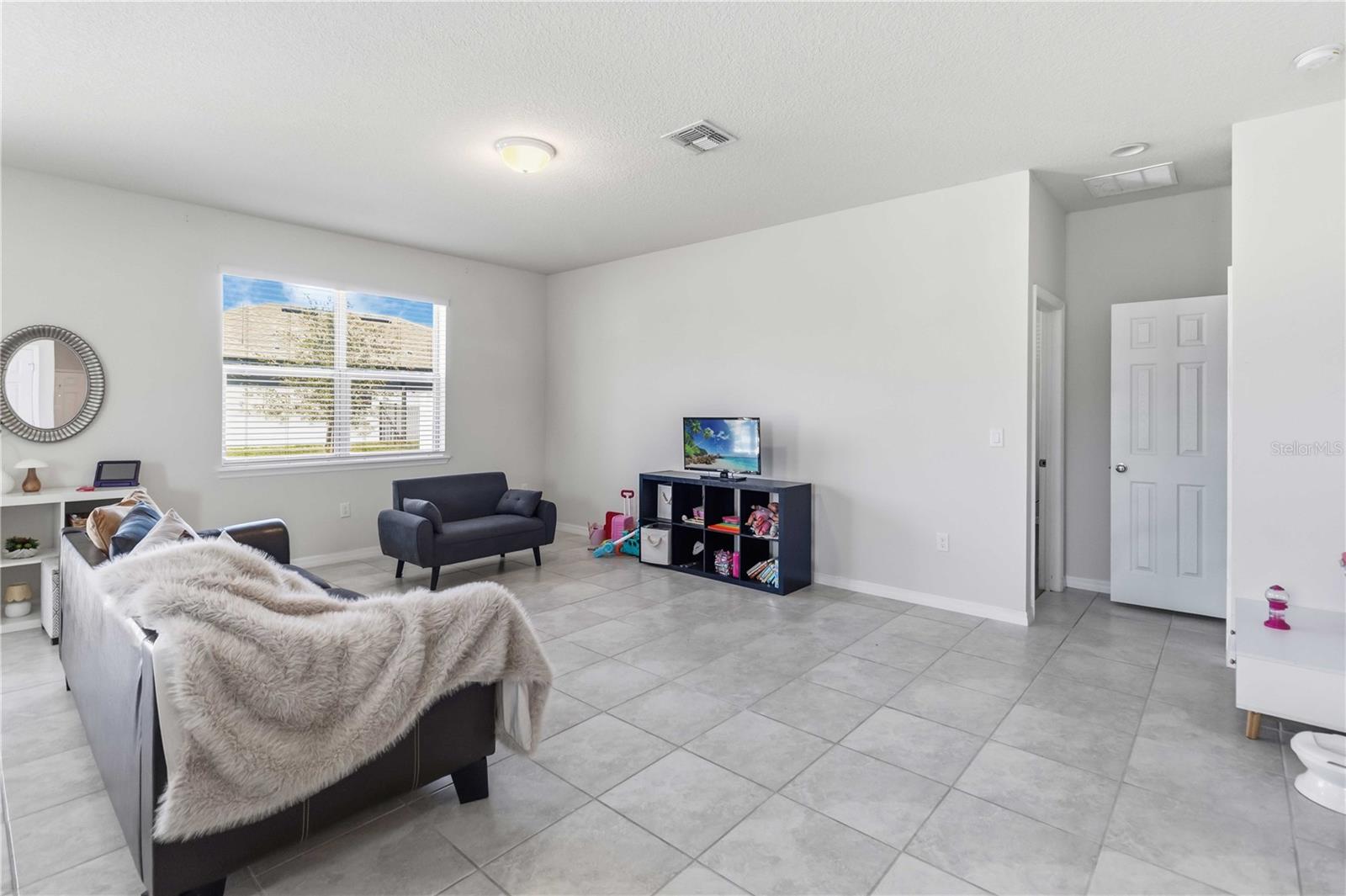 Image 5 of 28 For 17241 Goldcrest Loop