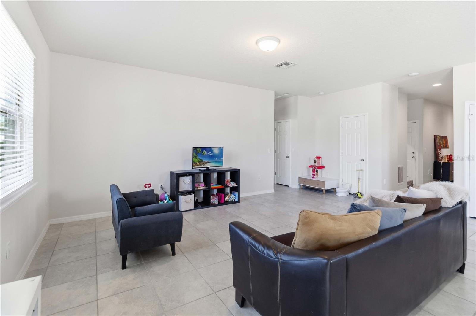 Image 6 of 28 For 17241 Goldcrest Loop