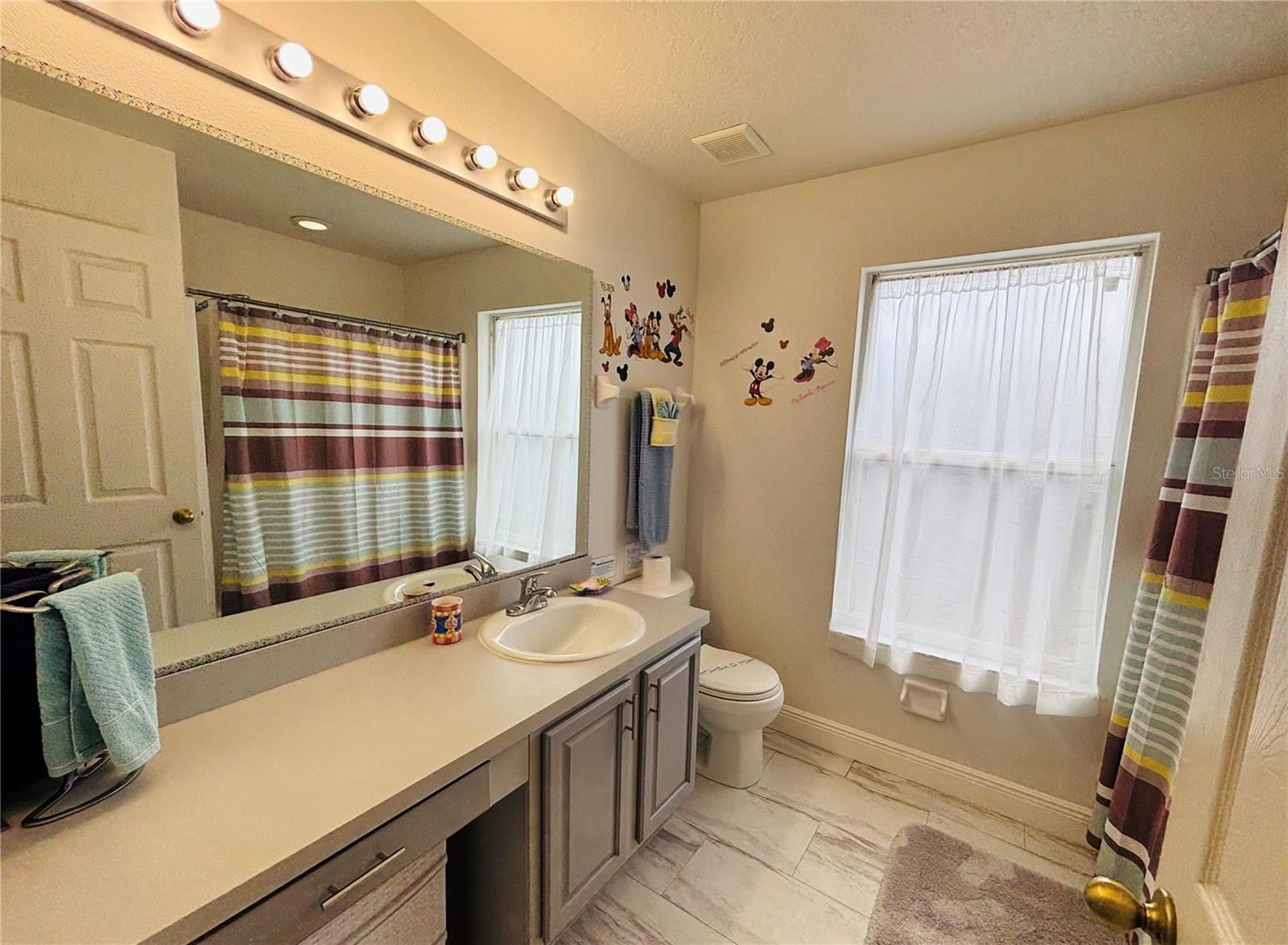 Image 22 of 45 For 936 Lake Berkley Drive