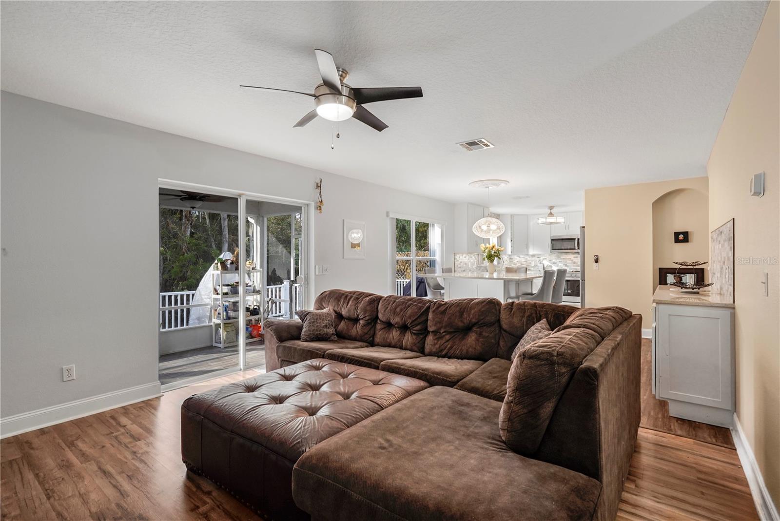 Image 12 of 42 For 1095 Horizon View Boulevard