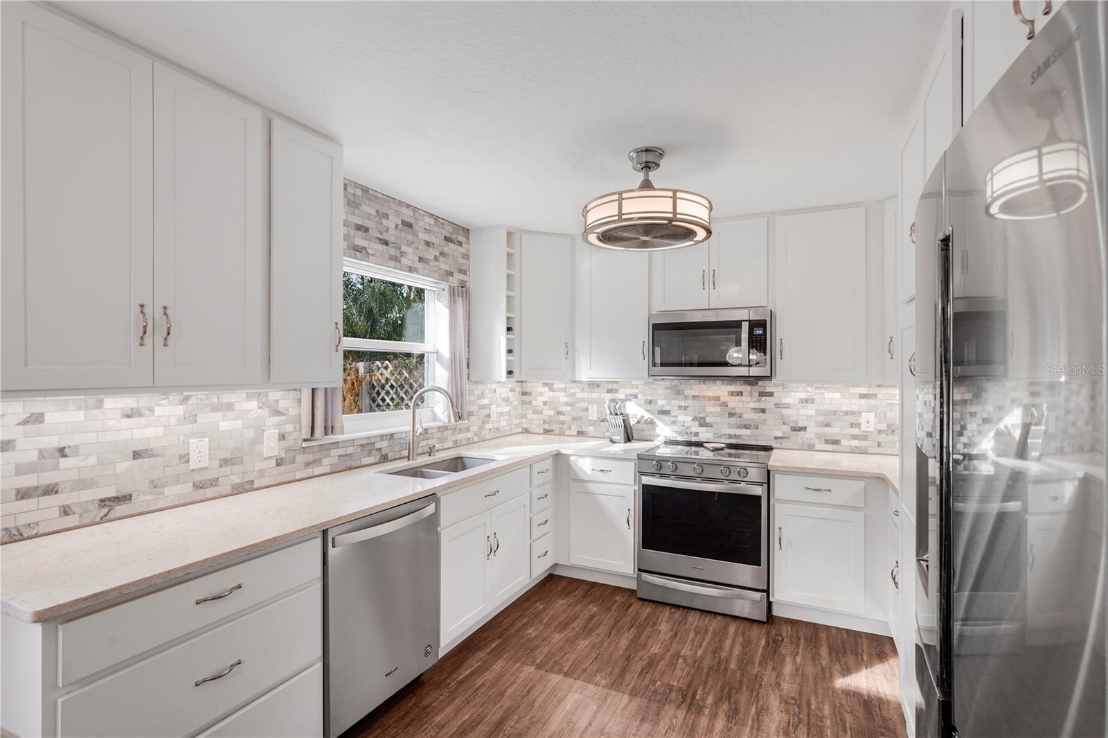 Image 5 of 42 For 1095 Horizon View Boulevard