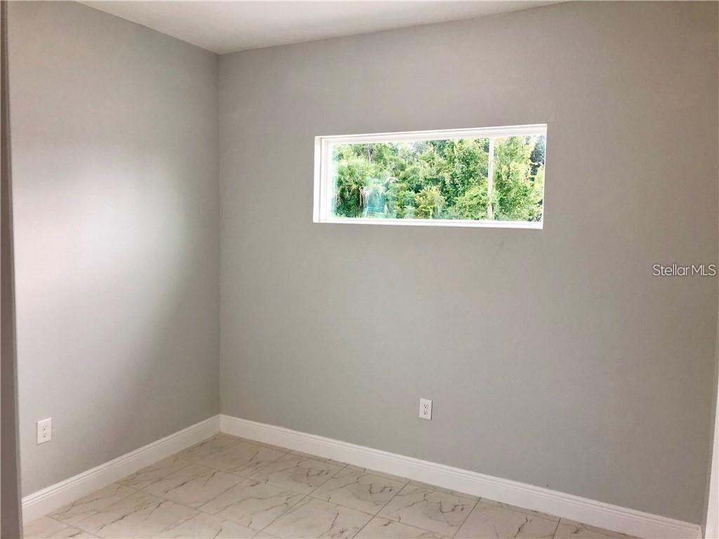 Image 3 of 6 For 717 Camel Court A