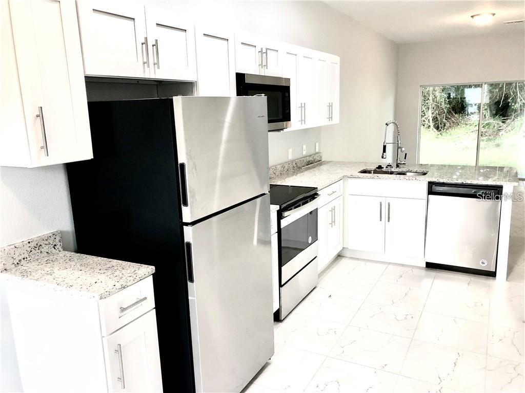 Image 4 of 6 For 717 Camel Court A