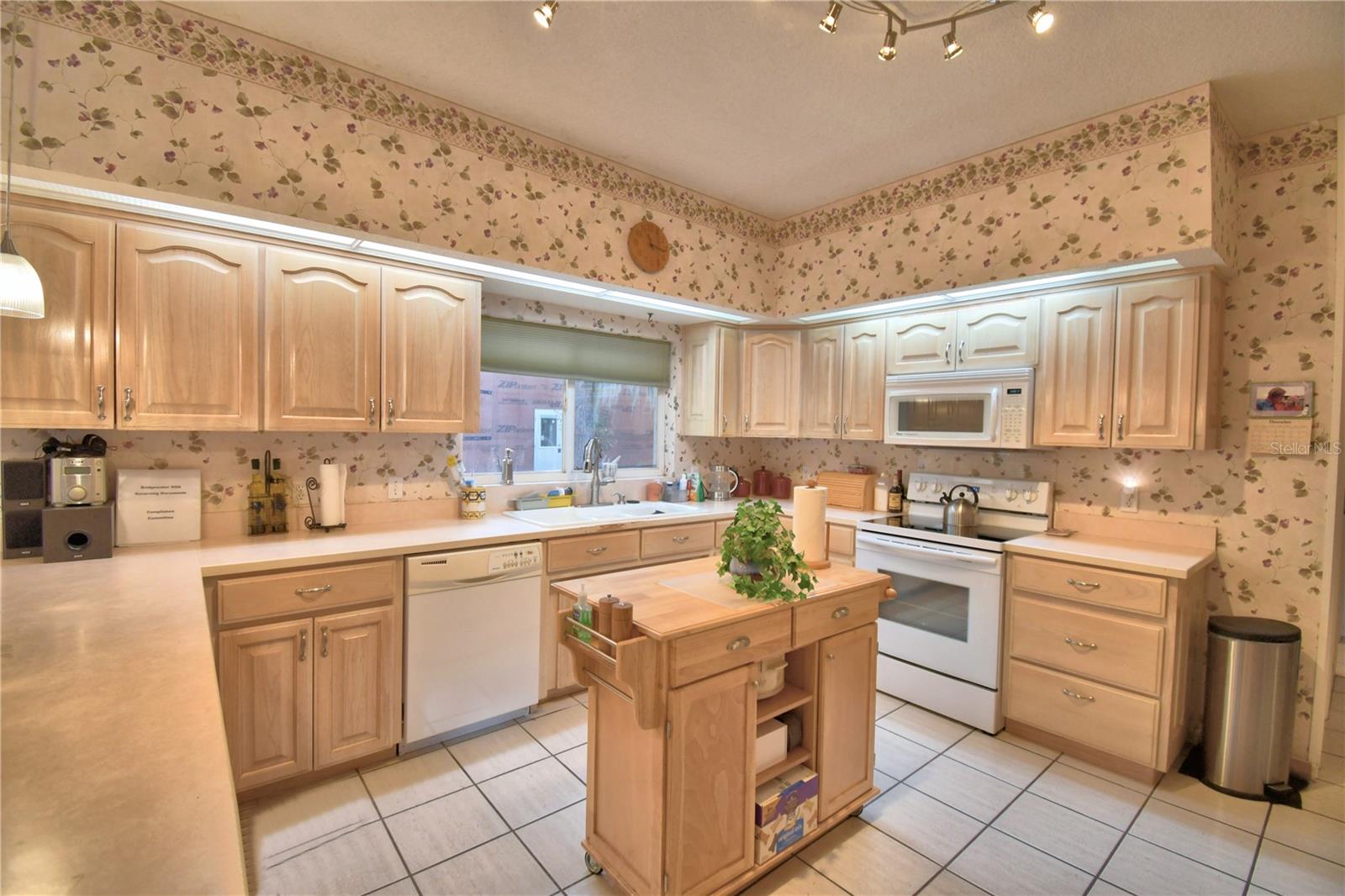 Image 33 of 83 For 12 Bridgewater Drive