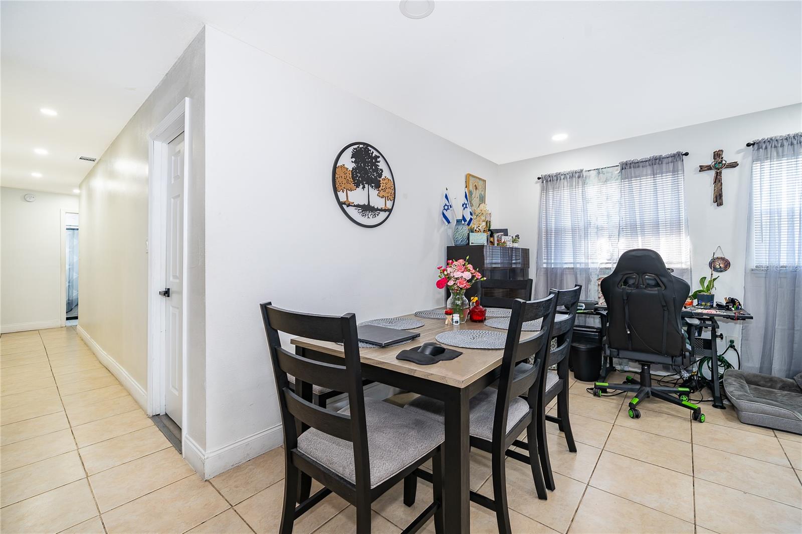 Image 11 of 25 For 10 Celeste Street