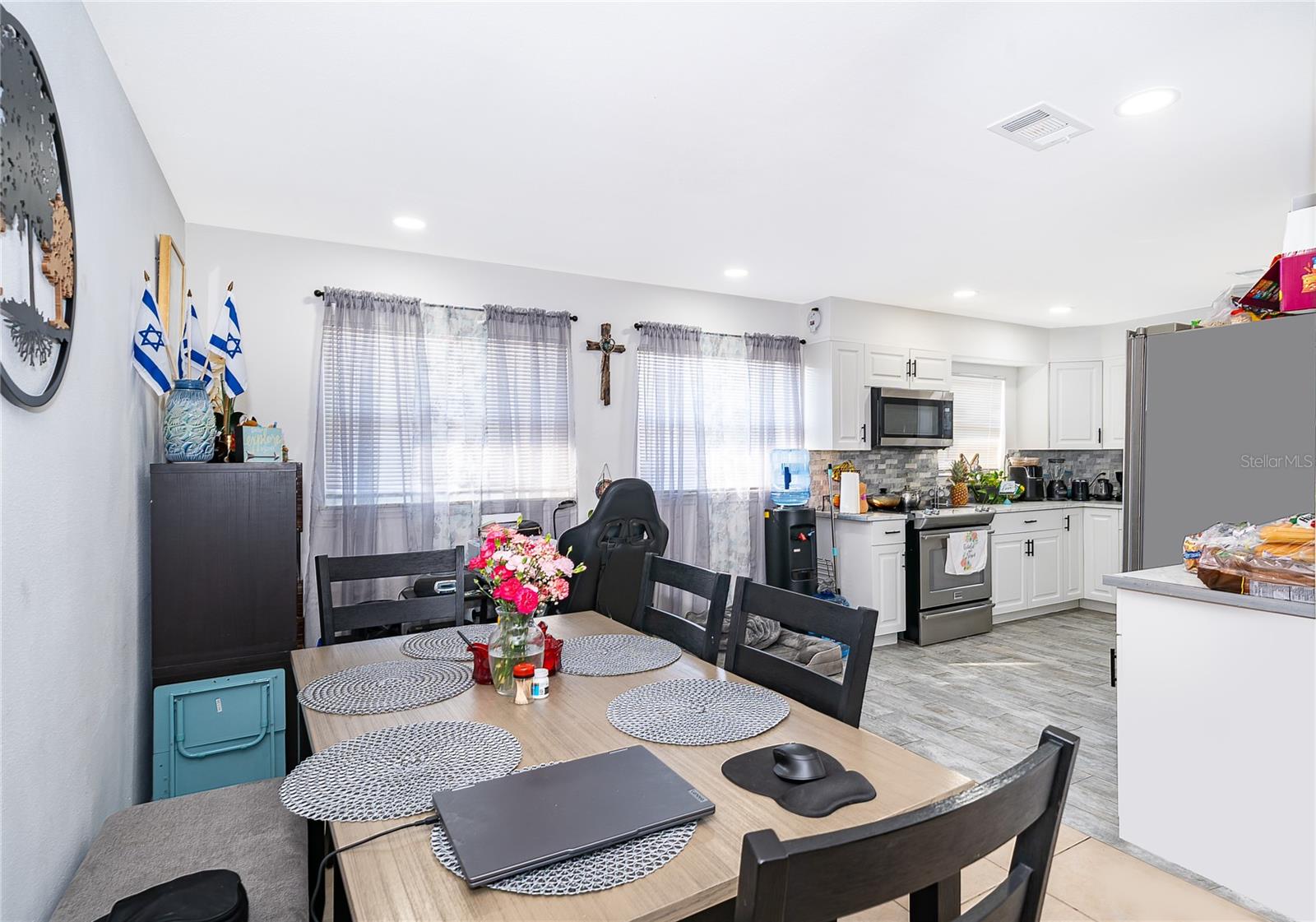 Image 12 of 25 For 10 Celeste Street