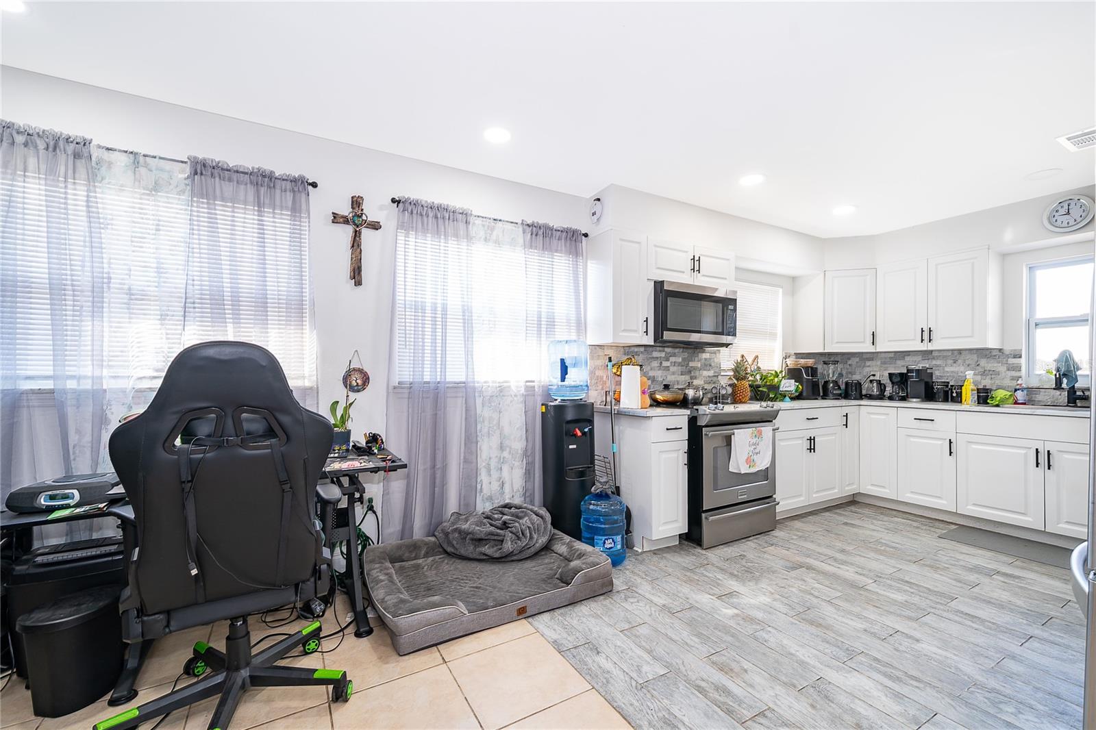 Image 14 of 25 For 10 Celeste Street