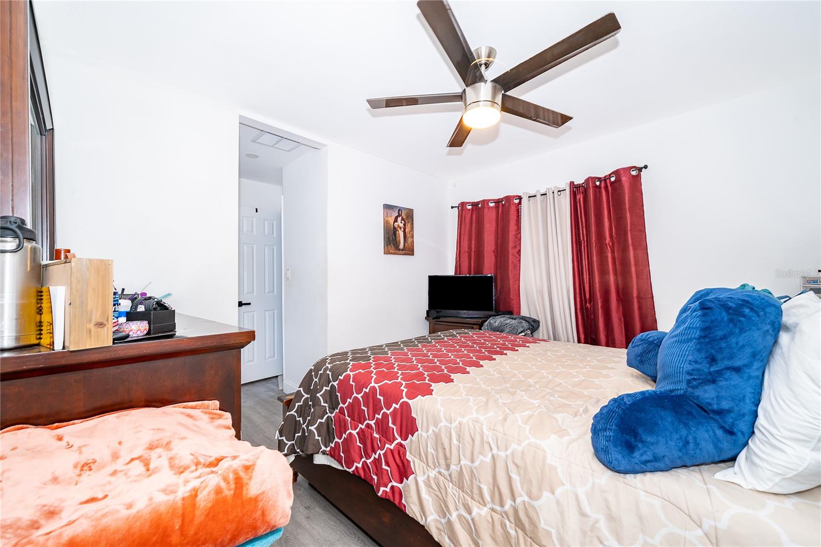 Image 17 of 25 For 10 Celeste Street