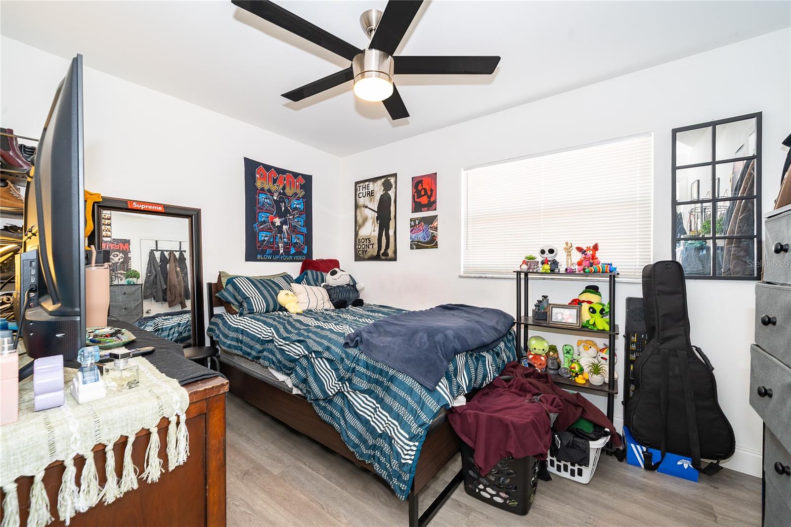 Image 20 of 25 For 10 Celeste Street