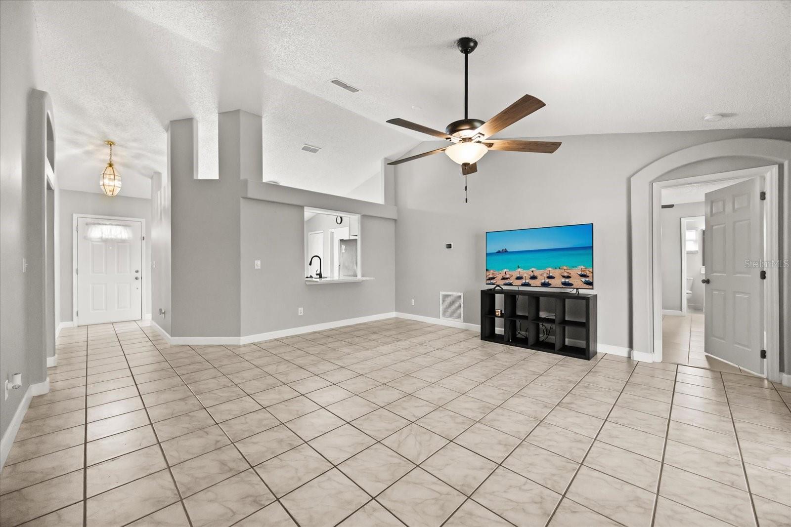 Image 3 of 23 For 1122 Hackberry Drive