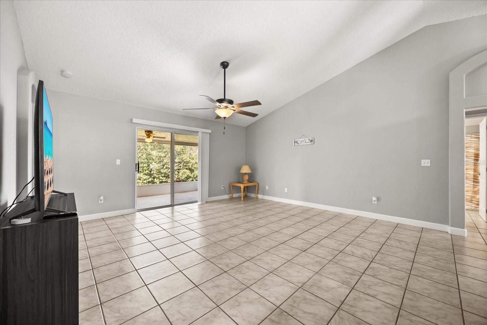 Image 4 of 23 For 1122 Hackberry Drive