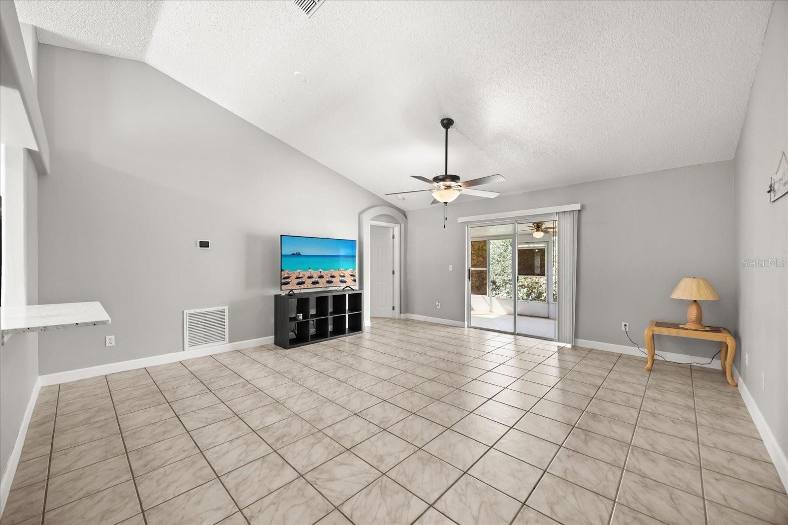 Image 5 of 23 For 1122 Hackberry Drive