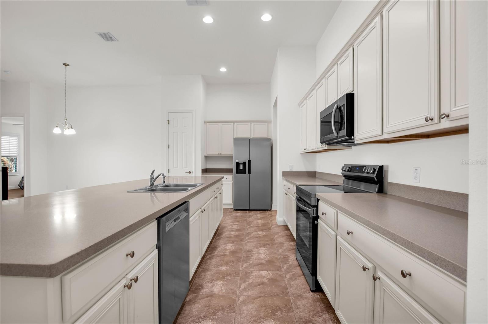 Image 8 of 63 For 531 Villa Park Road