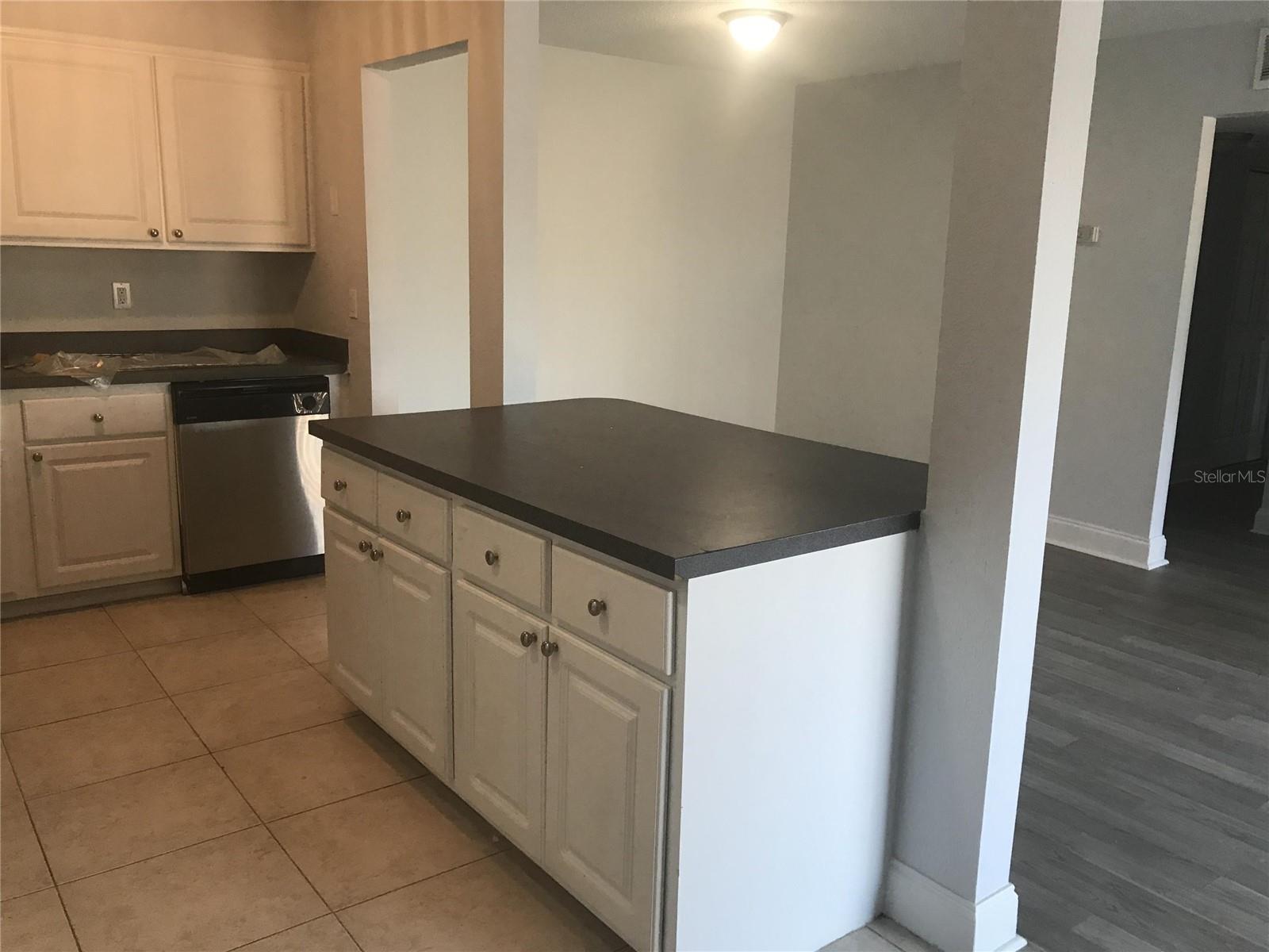 Image 4 of 12 For 492 Banyon Tree Circle 206