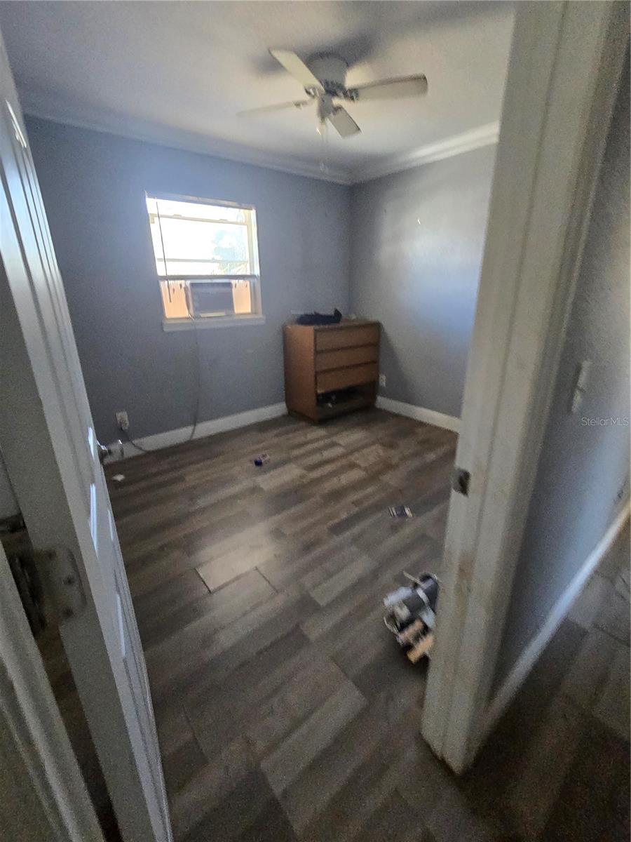 Image 11 of 13 For 125 Edgewater Drive