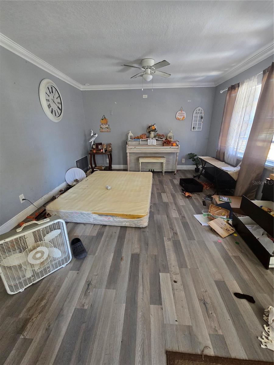 Image 2 of 13 For 125 Edgewater Drive