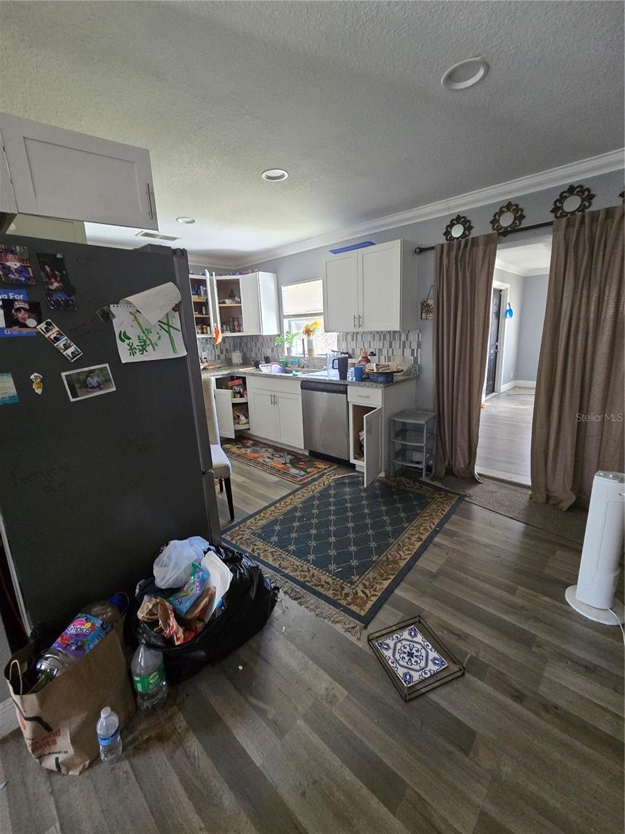 Image 4 of 13 For 125 Edgewater Drive