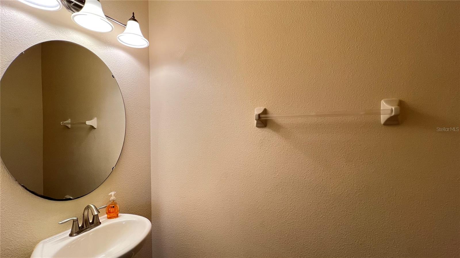 Image 13 of 45 For 13040 Overstreet Road