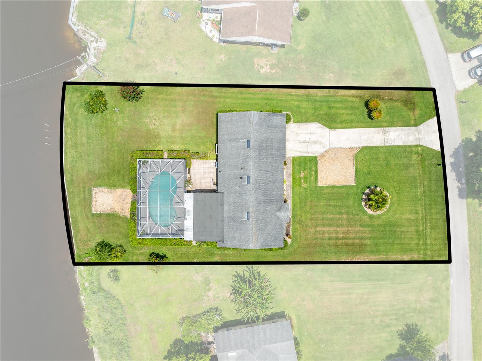 Image 11 of 42 For 720 Shore Drive