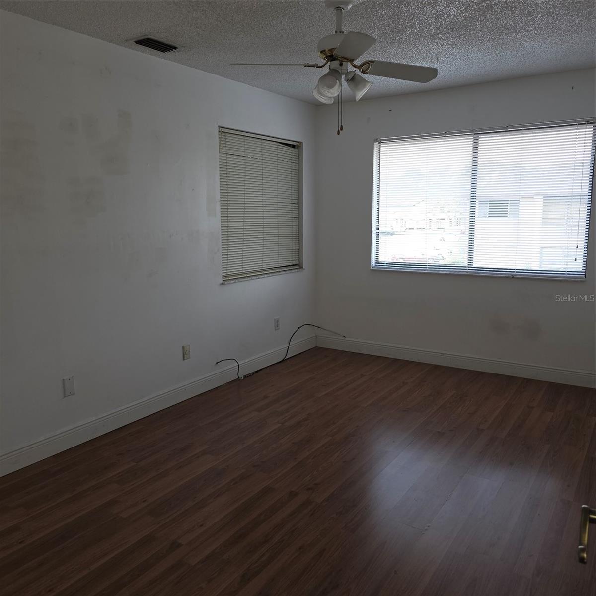 Image 3 of 11 For 6031 Scotchwood Glen 204