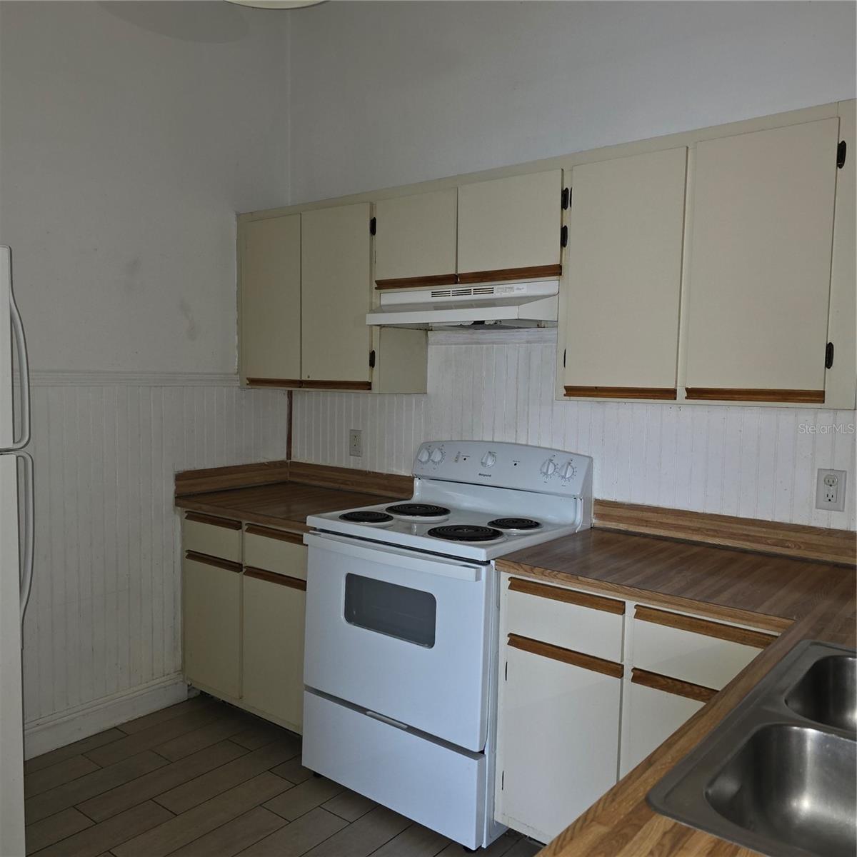 Image 4 of 11 For 6031 Scotchwood Glen 204