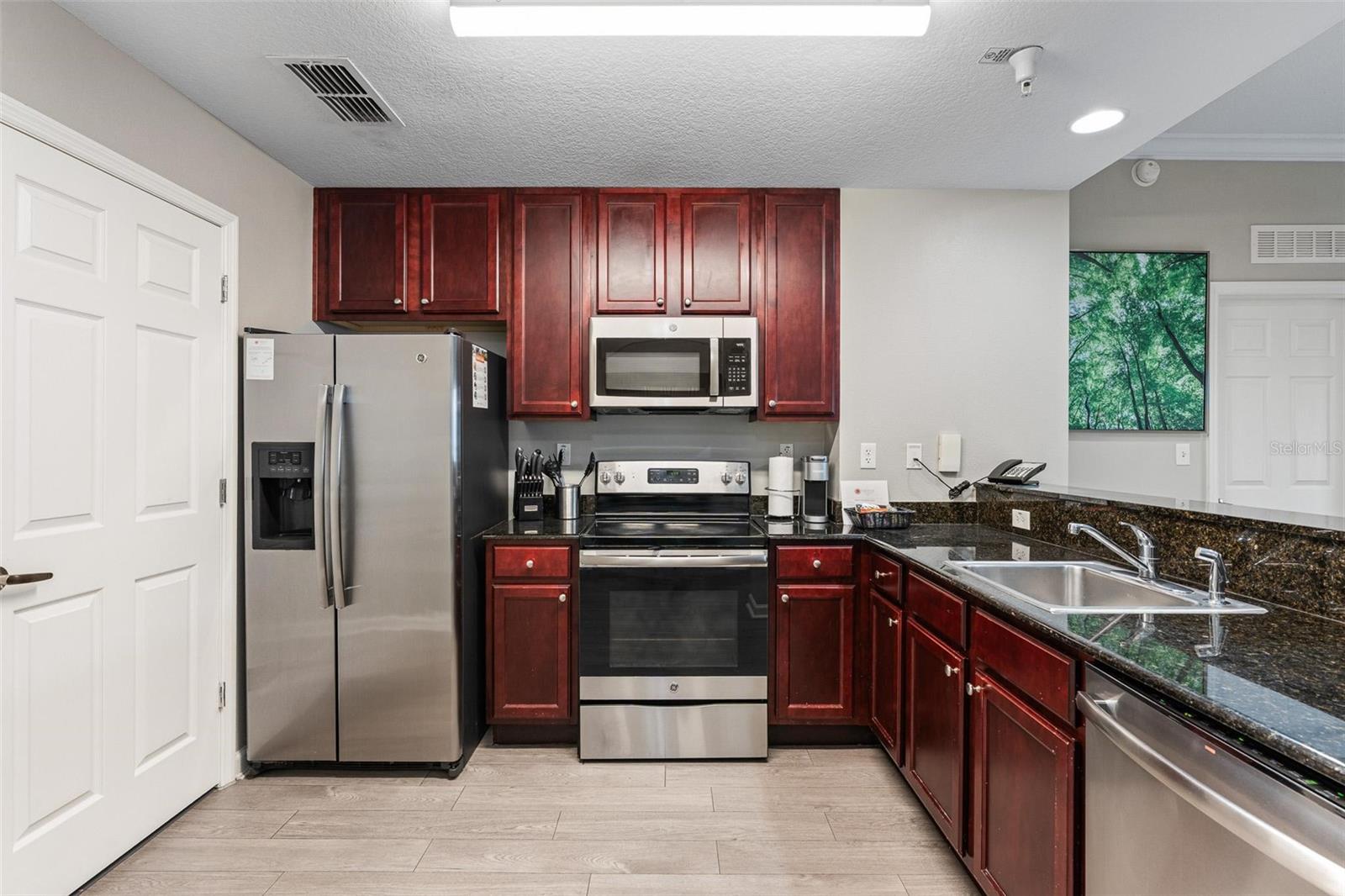 Image 11 of 50 For 14501 Grove Resort Avenue 1629