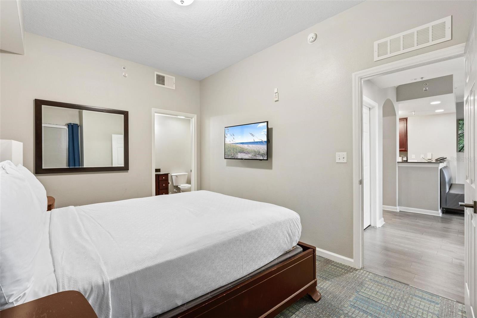 Image 16 of 50 For 14501 Grove Resort Avenue 1629