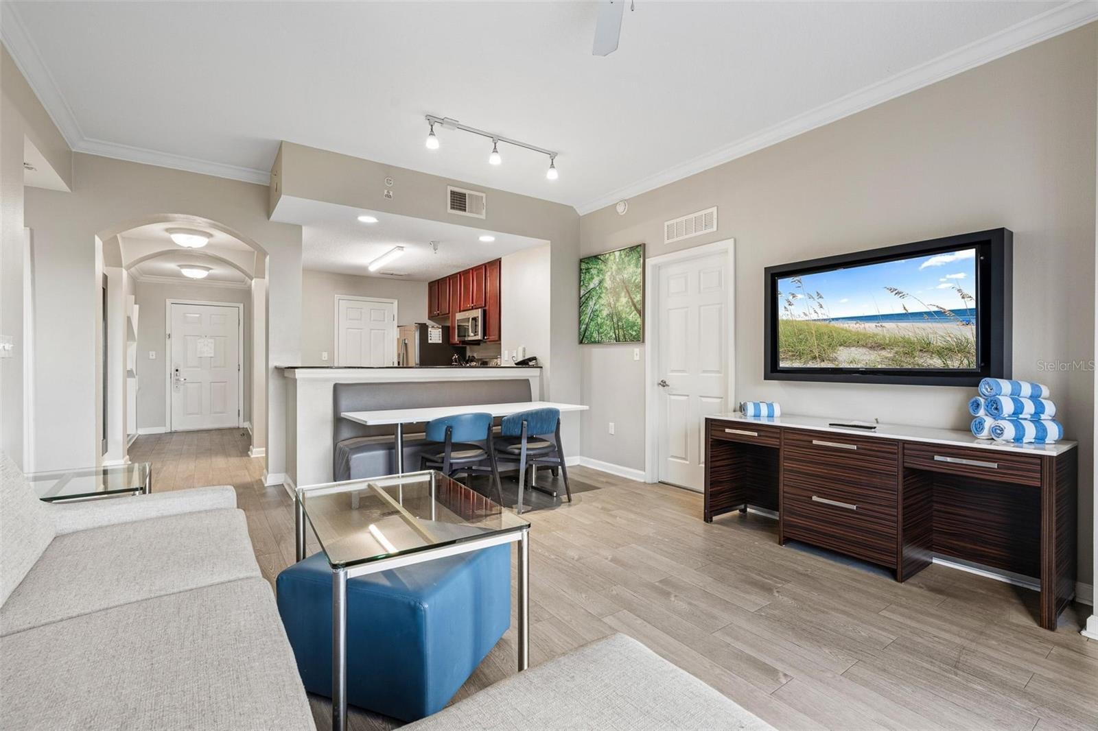 Image 8 of 50 For 14501 Grove Resort Avenue 1629