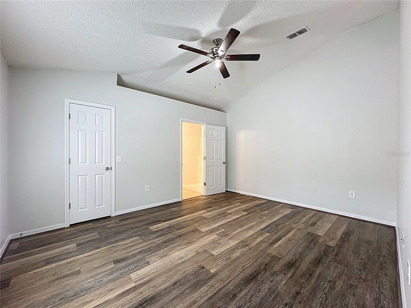 Image 16 of 36 For 413 Mulberry Court