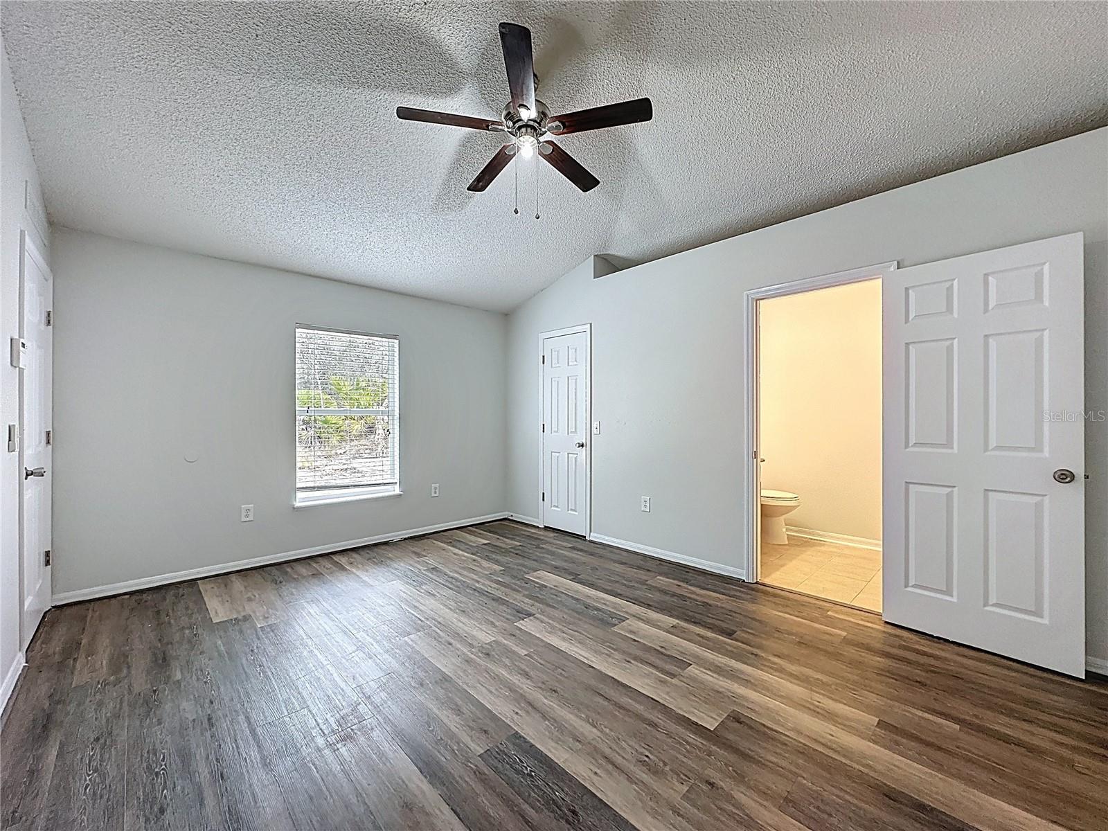 Image 17 of 36 For 413 Mulberry Court