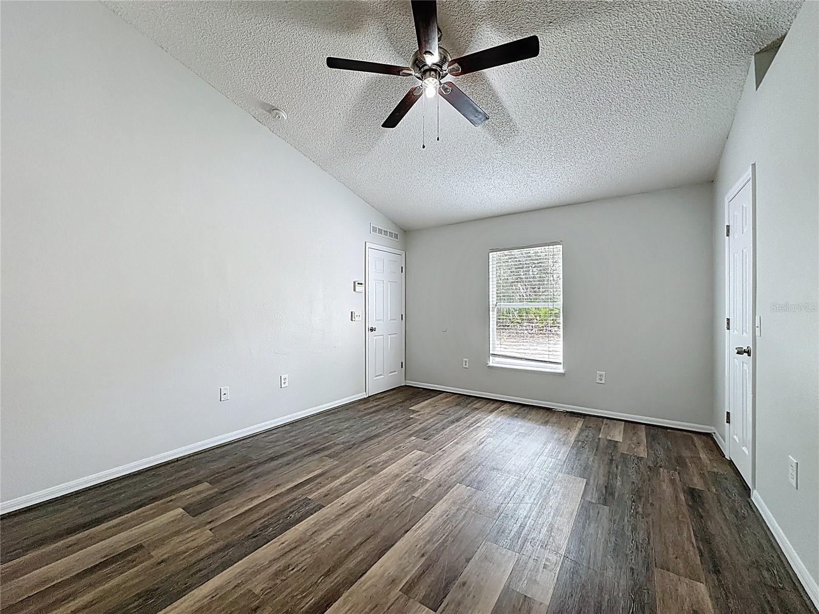 Image 18 of 36 For 413 Mulberry Court