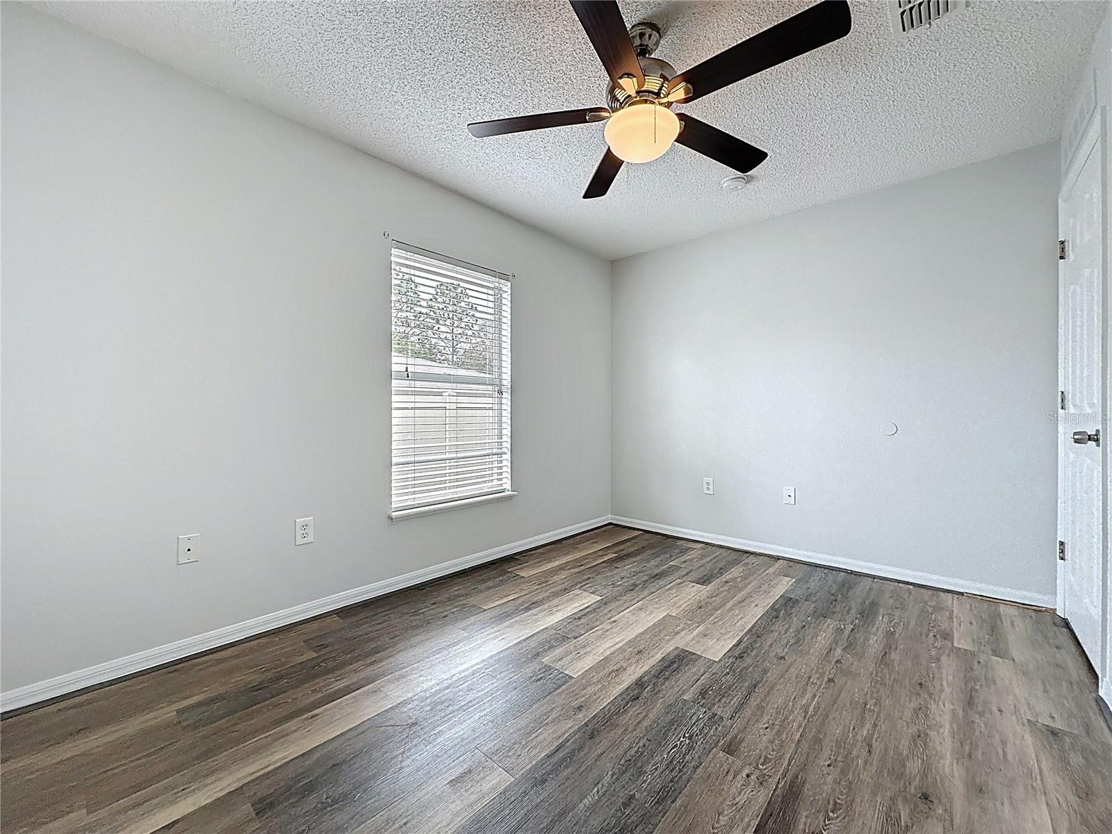 Image 21 of 36 For 413 Mulberry Court