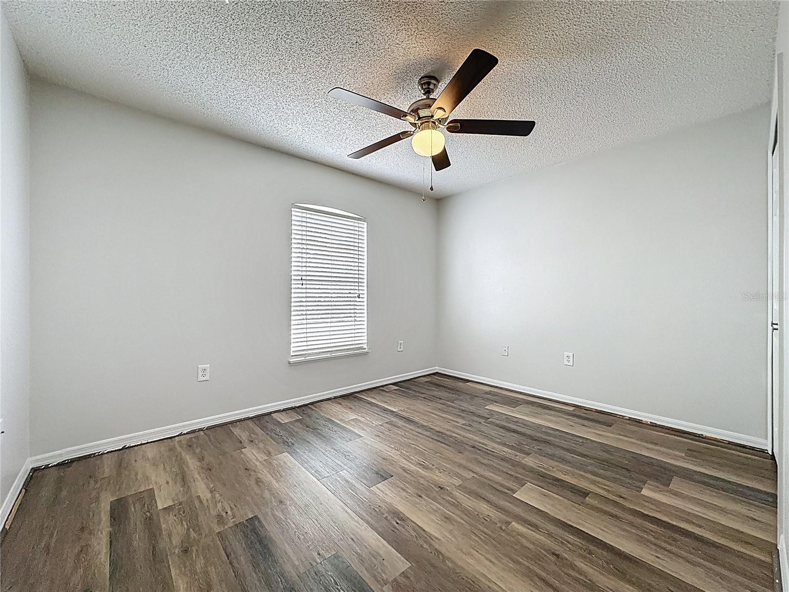 Image 23 of 36 For 413 Mulberry Court