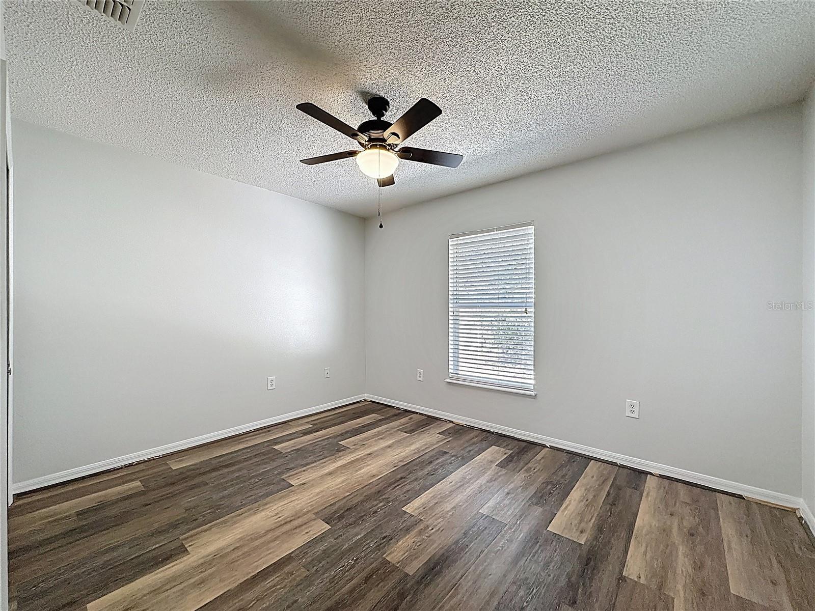 Image 26 of 36 For 413 Mulberry Court