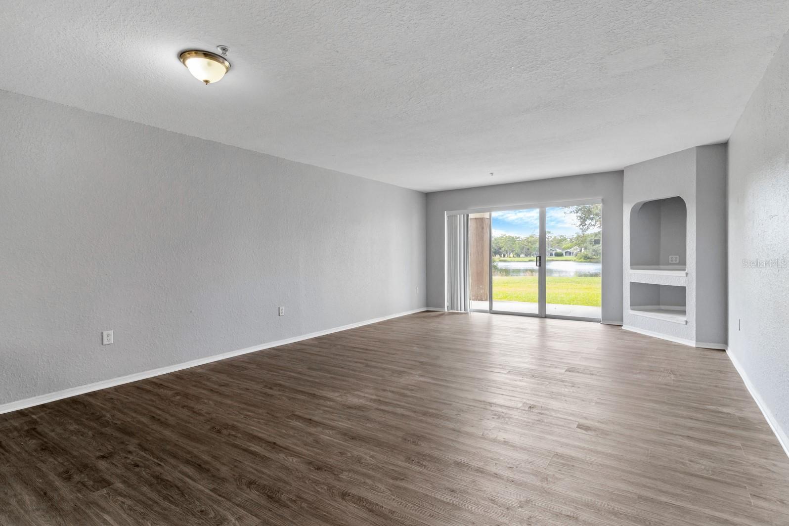 Image 3 of 13 For 13929 Fairway Island Drive 812